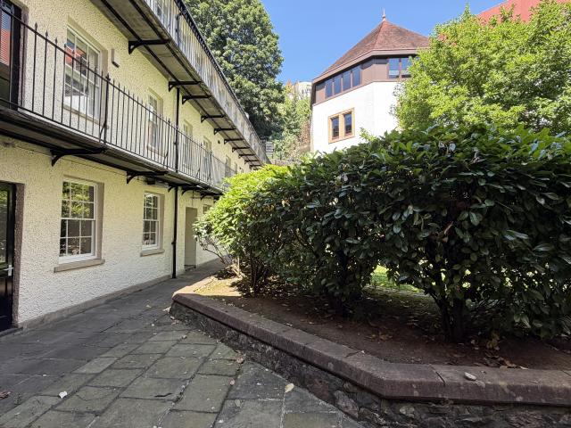2 bedroom property to let in Bartholomews Court, Christmas Steps £1,650 pcm