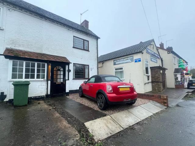 2 bedroom property to let in Birchfield Road, Redditch £1,100 pcm