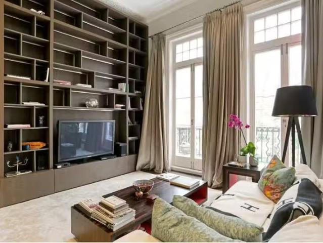 2 bedroom property to let in Bramham Gardens, Earls Court, Lon.