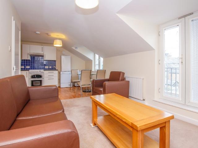 2 bedroom property to let in Brook Street, Oxford £2,000 pcm