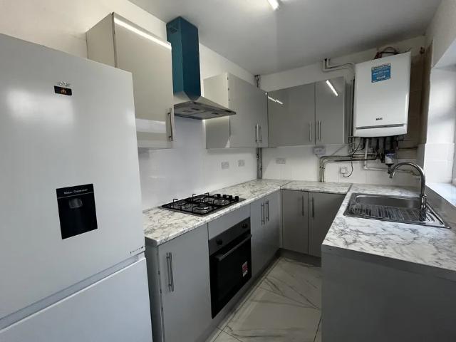 2 bedroom property to let in Cuthbert Road, Birmingham £1,100 pcm