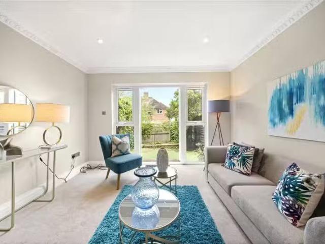 2 bedroom property to let in Charlotte Mews, Heather Place, Es.
