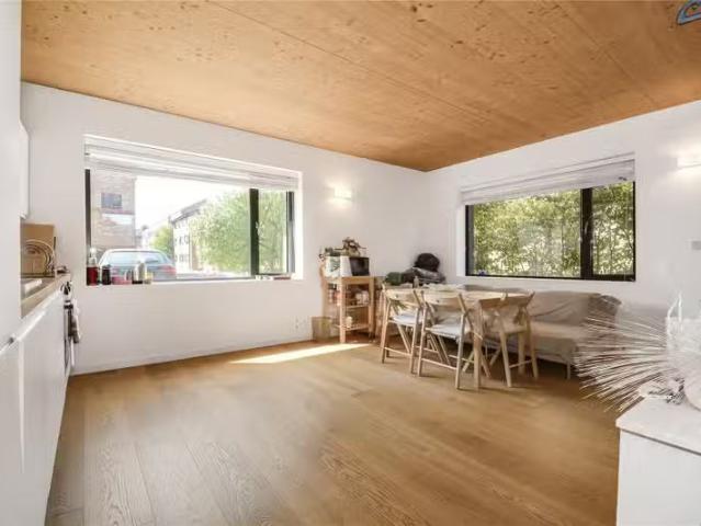 2 bedroom property to let in Chobham Road, London, E15 £2,40.