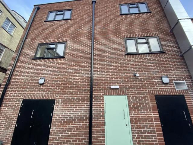 2 bedroom property to let in City Centre, Wolverhampton £1,000 pcm