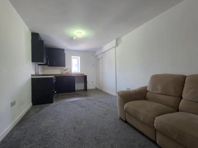 2 bedroom property to let in Cleveland Passage, Wolverhampton, WV1 £900 pcm