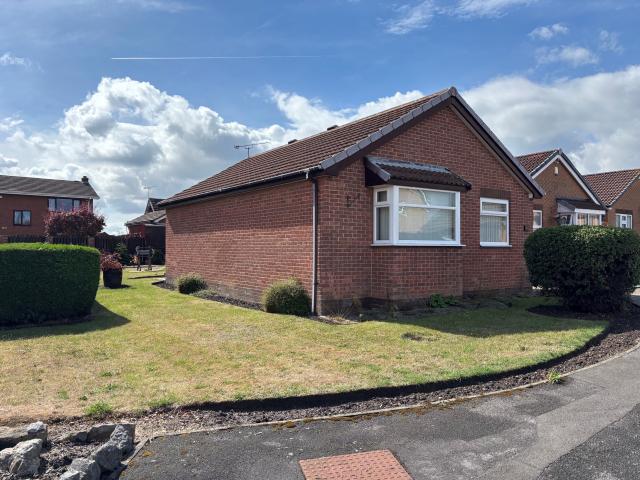 2 bedroom property to let in Coppice Gardens, Rotherham, S61 4RE £900 pcm
