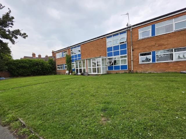 2 bedroom property to let in Eagle Street, Penn Fields Wolverhampton £900 pcm