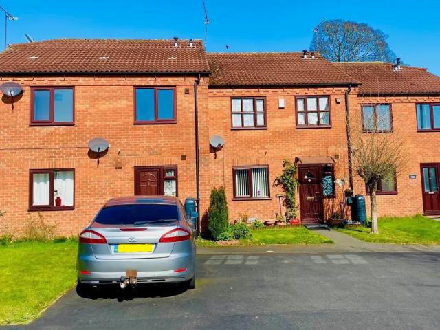 2 bedroom property to let in Elmore Court, Rugeley £850 pcm