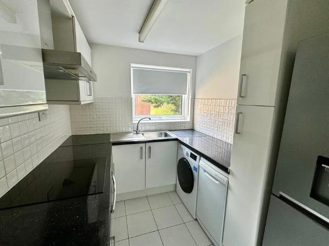 2 bedroom property to let in Frensham Way, Harborne, B17 £1,150 pcm