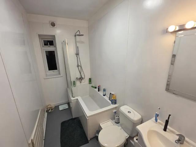 2 bedroom property to let in Herian House, Fold Street, Wolverhampton £850 pcm