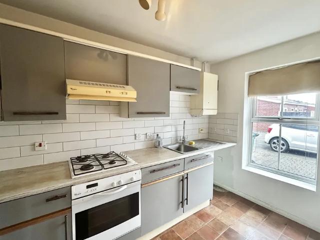 2 bedroom property to let in Hitchcock Close, Smethwick £1,100 pcm