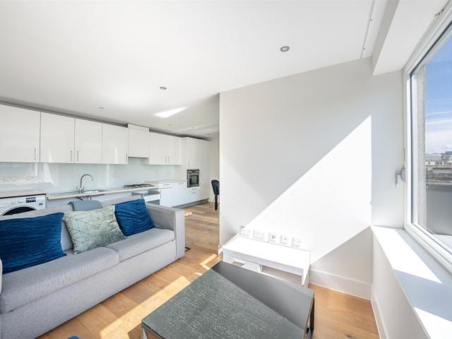 2 bedroom property to let in Jamestown Road, London, NW1 £3,300 pcm