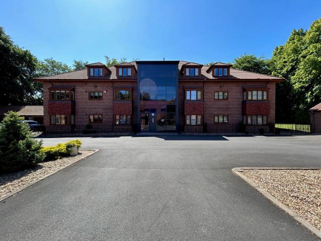 2 bedroom property to let in Kings Gate, Moorgate, S60. £1,350 pcm