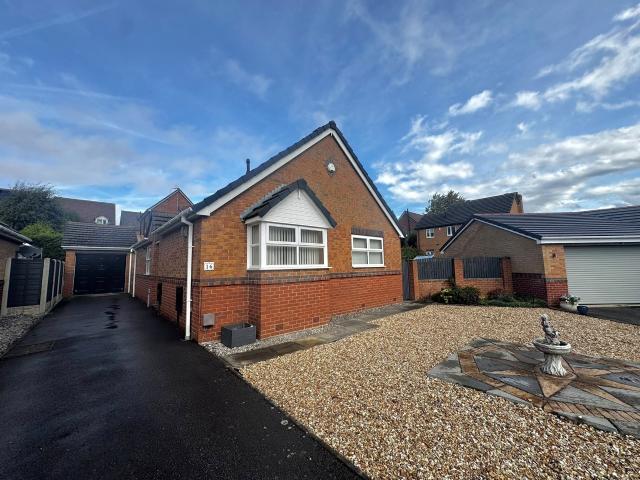 2 bedroom property to let in Kiveton Gardens, Kiveton Park, Sheffield, S26 £1,150 pcm