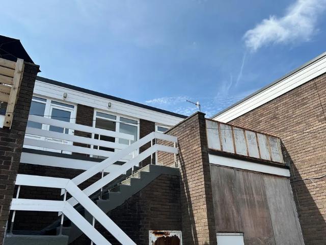 2 bedroom property to let in Lawnswood Road, Wordsley, Stourbridge, West Midlands £700 pcm