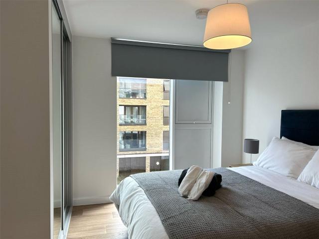 2 bedroom property to let in Leaping Birds Rise, Walton on Thames, Surrey, KT12 £5,440 pcm