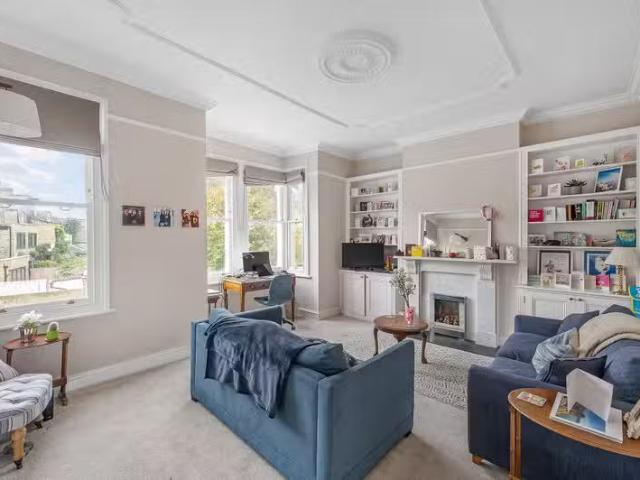 2 bedroom property to let in Leppoc Road, London, SW4 £2,950.