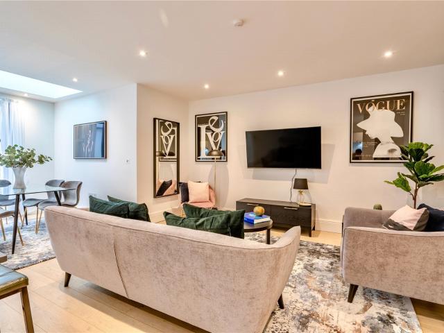 2 bedroom property to let in Lincoln's Inn Fields, London, WC2A £11,500 pcm