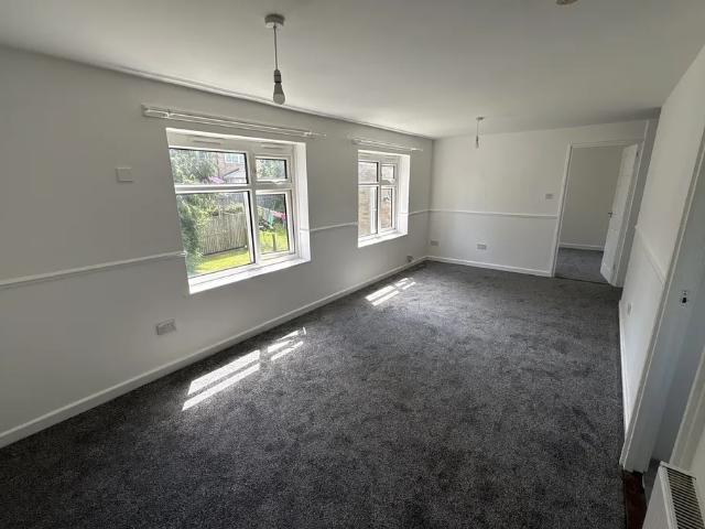 2 bedroom property to let in Rushy Piece, Birmingham B32 £900 pcm
