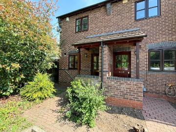 2 bedroom property to let in Riverside Court, Kings Norton, B38 £1,000 pcm