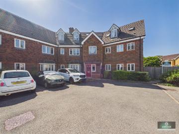 2 bedroom property to let in Rosemead Gardens, Southgate £1,500 pcm