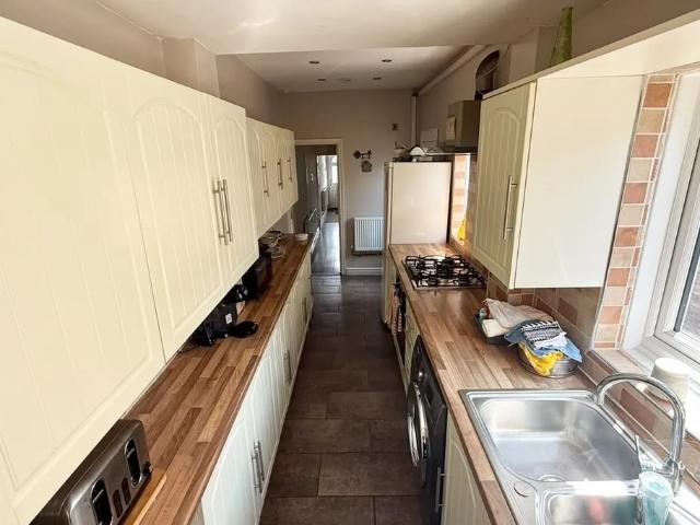 2 bedroom property to let in St. Matthews Road, Smethwick £1,100 pcm