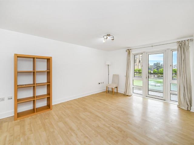 2 bedroom property to let in St. Davids Square, Isle Of Dogs, London, E14 £2,150 pcm