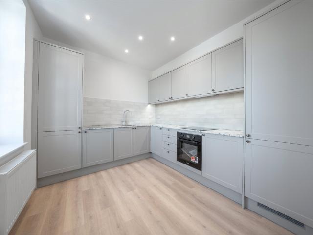 2 bedroom property to let in Summerland Gardens, Muswell Hill, N10 £2,900 pcm