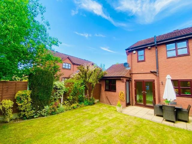 2 bedroom property to let in Scholars Gate, Burntwood £1,300 pcm
