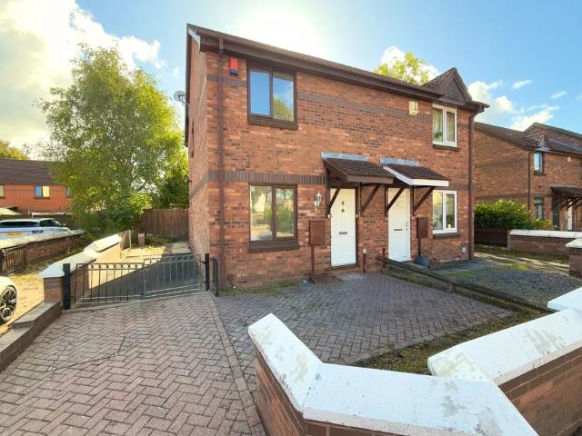 2 bedroom property to let in Snowberry Gardens, Acocks Green B27 £1,100 pcm