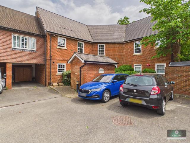 2 bedroom property to let in Southgate £1,495 pcm