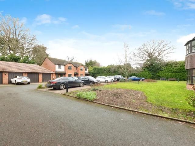 2 bedroom property to let in The Tudors, Lode Lane, Solihull £1,400 pcm