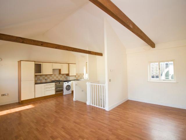 2 Bedroom Property to Let in the Heart of Clare