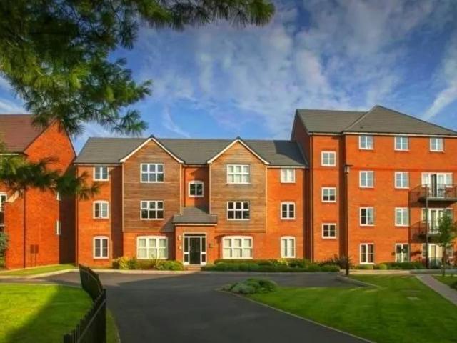 2 bedroom property to let in The Laurels, Lichfield Street, Fazeley £975 pcm