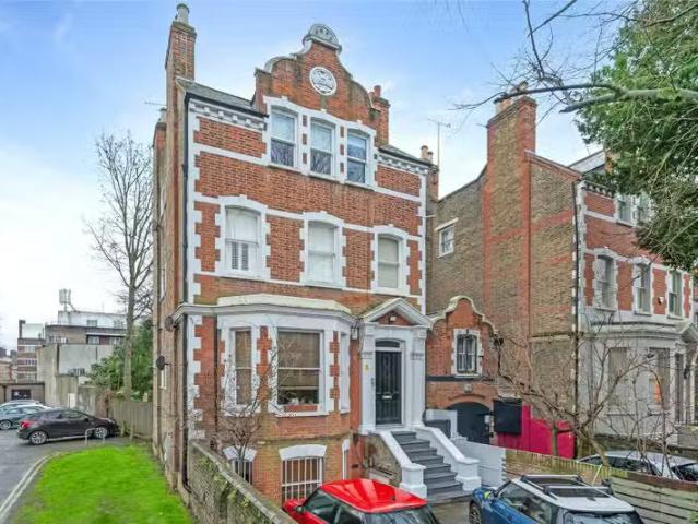 2 bedroom property to let in Trouville Road, London, SW4 £3.