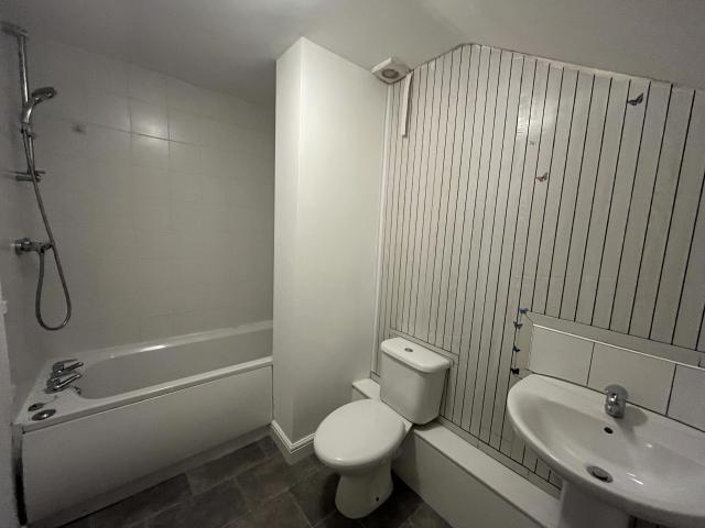 2 bedroom property to let in Victoria Road, Bentley DN5 £700 pcm