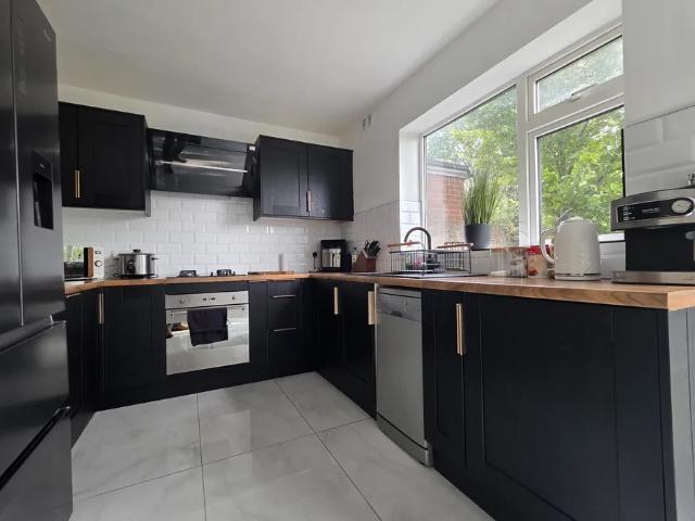 2 bedroom property to let in Walsall Wood Road, Walsall, WS9 £1,200 pcm