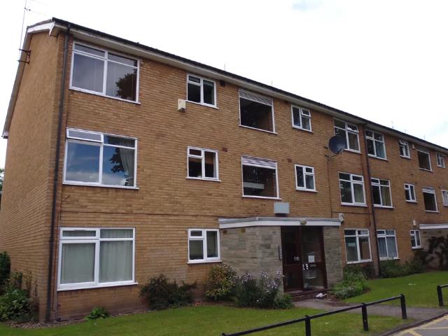 2 bedroom property to let in Warwick Court, Wake Green Road, Moseley B13 9HF £1,000 pcm