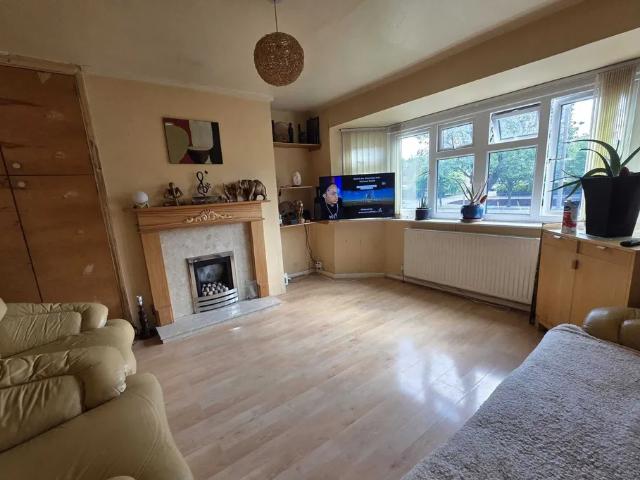 2 bedroom property to let in Wesley Court, Birmingham New Road, Wolverhampton £950 pcm