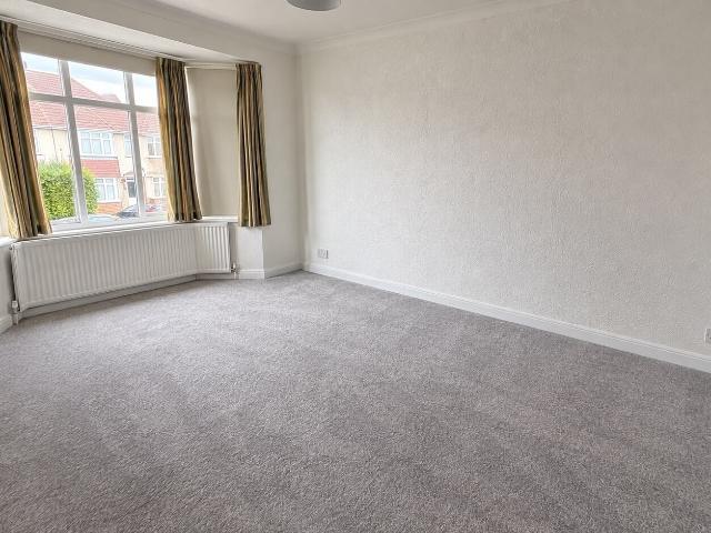 2 bedroom property to let in Westwick Crescent, Greenhill, Sheffield, S8 £1,100 pcm