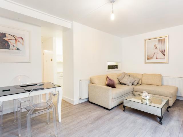 2 bedroom property to let in Westbourne Grove, London, W11 £2,925 pcm