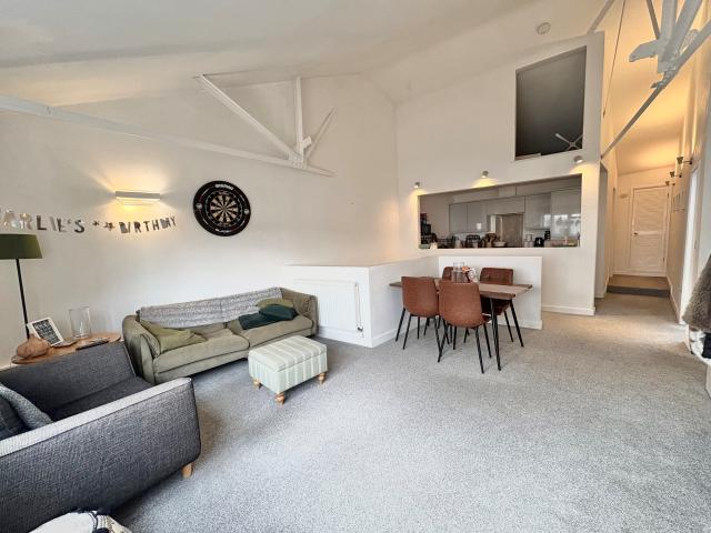 2 bedroom property to let in Westbury Mews, Westbury on Trym £1,550 pcm