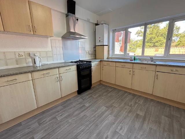 2 bedroom property to let in Wolverhampton Road £900 pcm