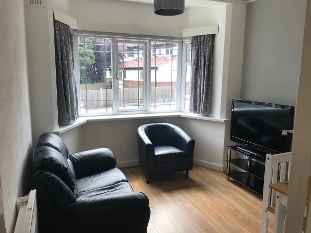 2 bedroom property to let in Weoley Court £240 pw