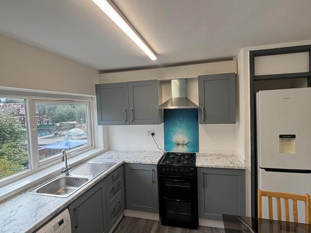 2 bedroom property to let in 59 Tiverton Road £330 pw