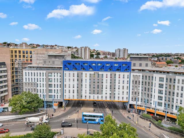 2 bedroom property to let in 51.02 Apartments, St James Barton, Central Bristol £1,900 pcm