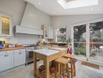 2 bedroom property to let in 6 Kew Gardens Road, Richmond, TW9.