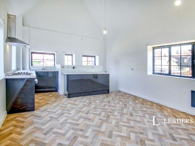 2 bedroom property to rent Victoria Avenue, Southend on Sea, Essex, SS2