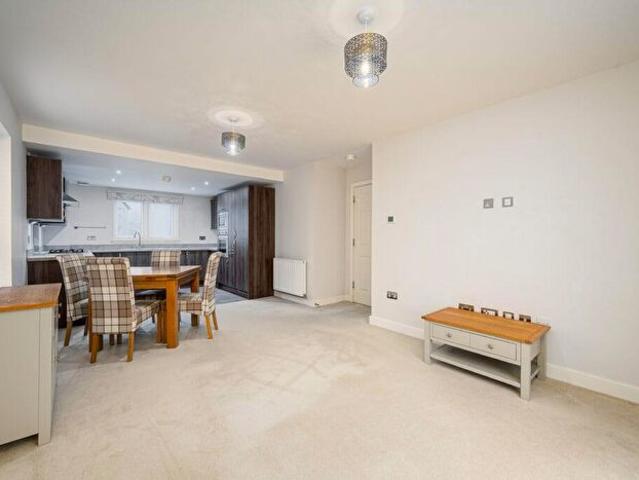 2 Bedroom Property To Rent In Croll Gardens, Perth, PH1
