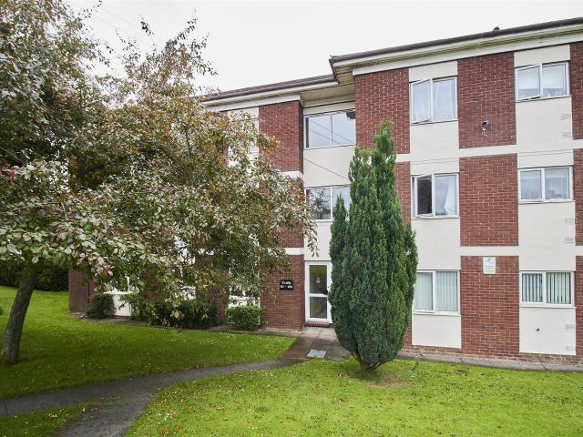 2 bedroom property to rent on Deveron Court, Hinckley, Leicestershire